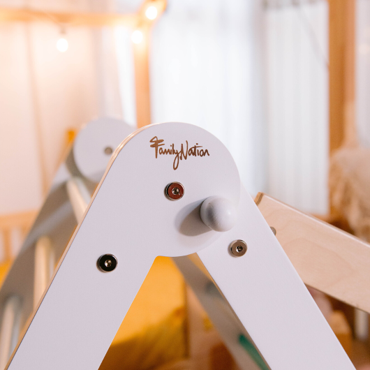 TRIANGOLO DI PIKLER MONTESSORI Rainbow FAMILY NATION - immagine 3