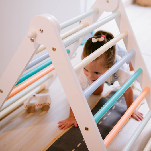 TRIANGOLO DI PIKLER MONTESSORI Rainbow FAMILY NATION - immagine 7