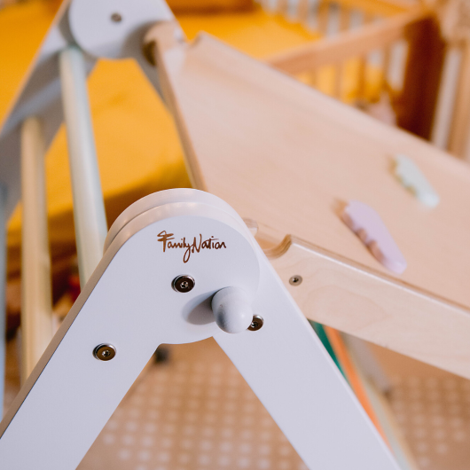 TRIANGOLO DI PIKLER MONTESSORI Rainbow FAMILY NATION - immagine 9