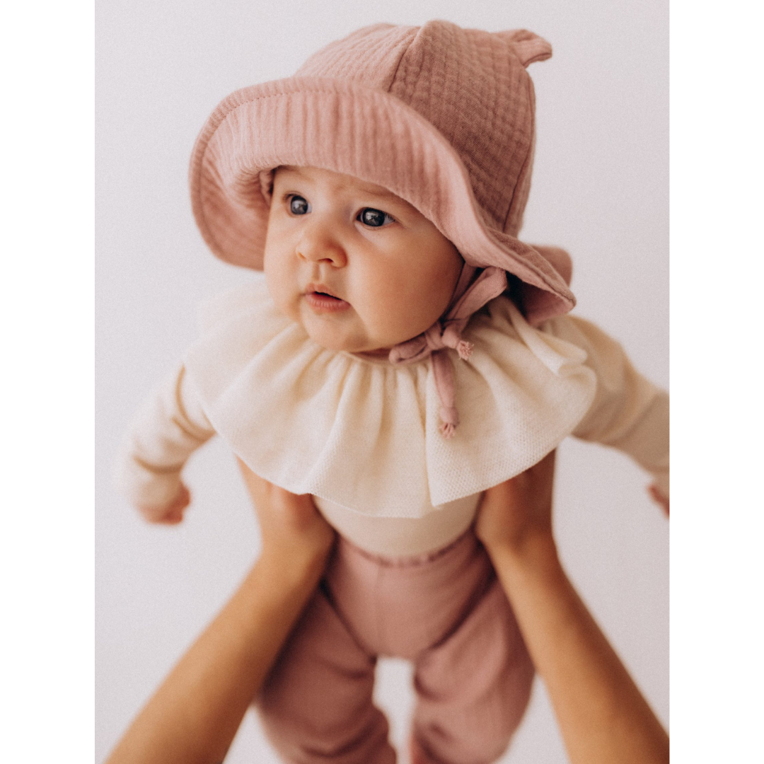 CAPPELLINO BIMBA con Orecchie Orsetto in Mussola di Cotone WOOLY ORGANIC - immagine 2